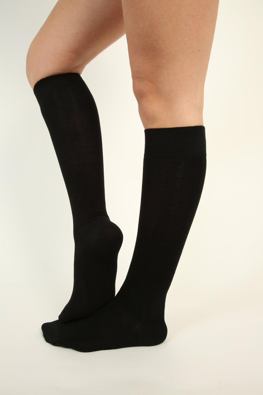 Black Knee-High Seamless Bamboo Socks - 4 pairs