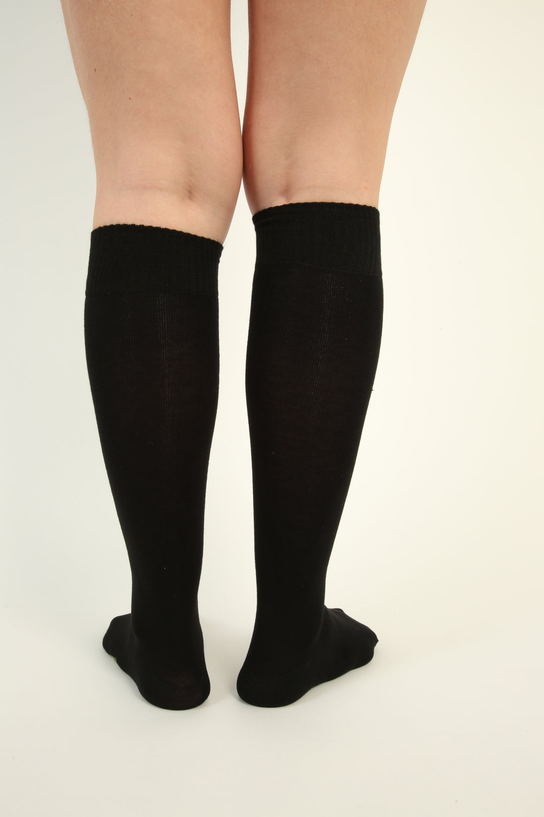 Schwarze nahtlose Kniehohe Bambus-Socken - 4 Paar