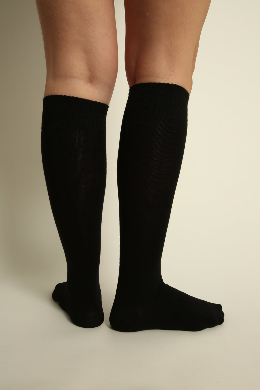 Chaussettes noires de hauteur genou sans couture en bambou - 4 paires